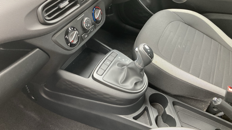 Hyundai i10 1.0 [63] Advance 5dr Auto [Nav] Petrol Hatchback - Image 13