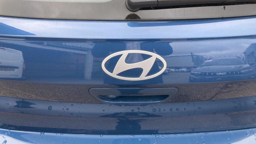 Hyundai i10 1.0 [63] Advance 5dr Auto [Nav] Petrol Hatchback - Image 22