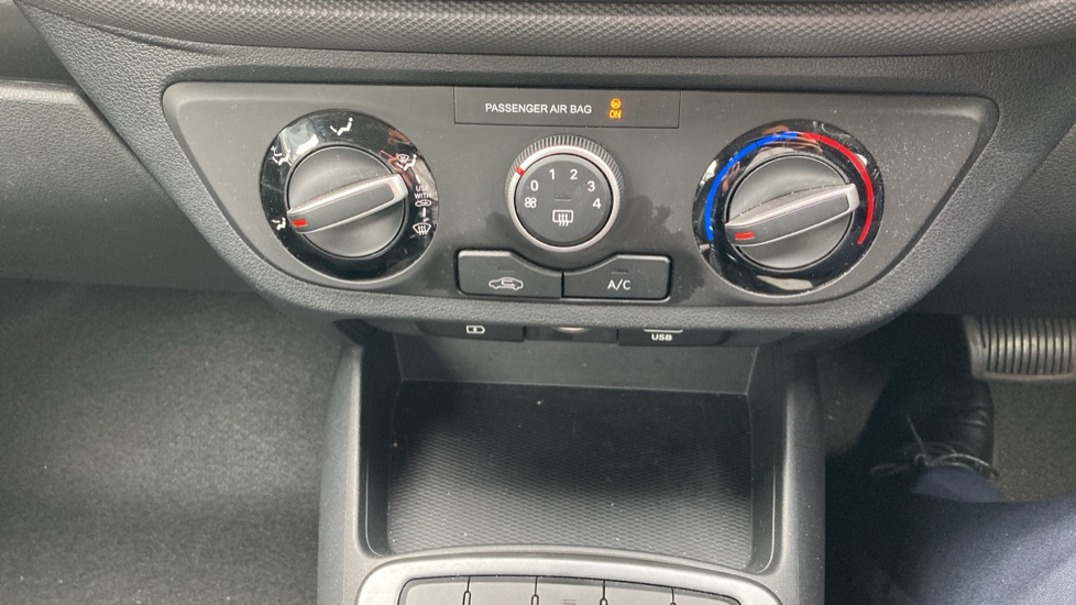 Hyundai i10 1.0 [63] Advance 5dr Auto [Nav] Petrol Hatchback - Image 30