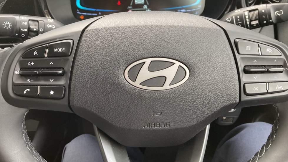 Hyundai i10 1.0 [63] Advance 5dr Auto [Nav] Petrol Hatchback - Image 40