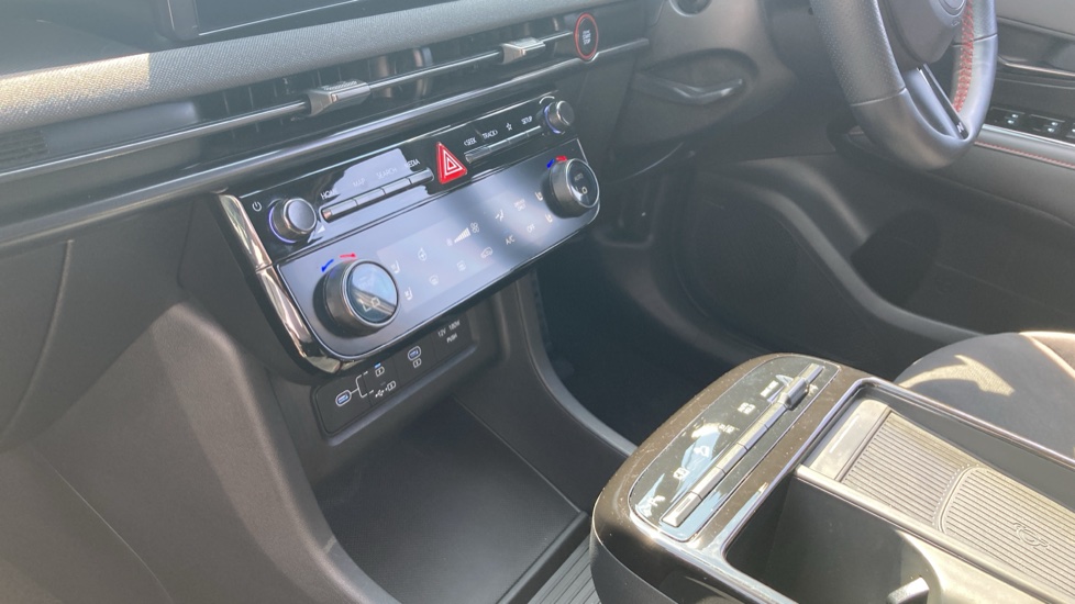 Hyundai TUCSON 1.6T Plug-in Hybrid N Line S 5dr Auto Estate - Image 13