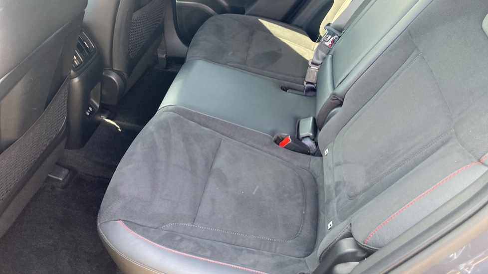 Hyundai TUCSON 1.6T Plug-in Hybrid N Line S 5dr Auto Estate - Image 16