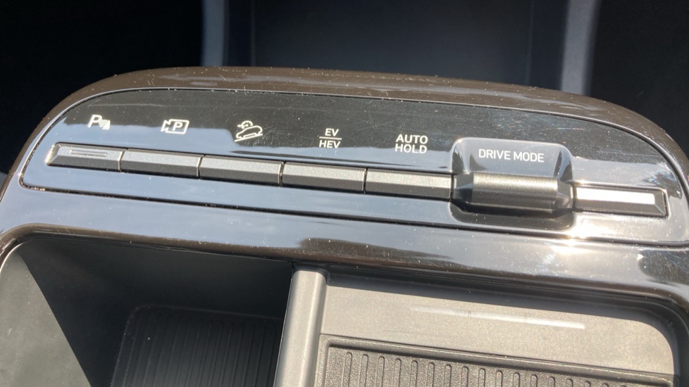 Hyundai TUCSON 1.6T Plug-in Hybrid N Line S 5dr Auto Estate - Image 25