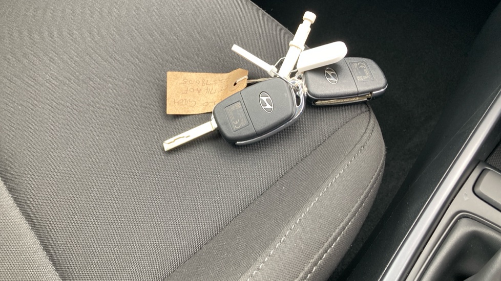 Hyundai i20 1.0T GDi Advance 5dr DCT Petrol Hatchback - Image 20