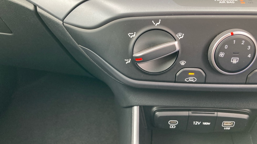 Hyundai i20 1.0T GDi Advance 5dr DCT Petrol Hatchback - Image 39