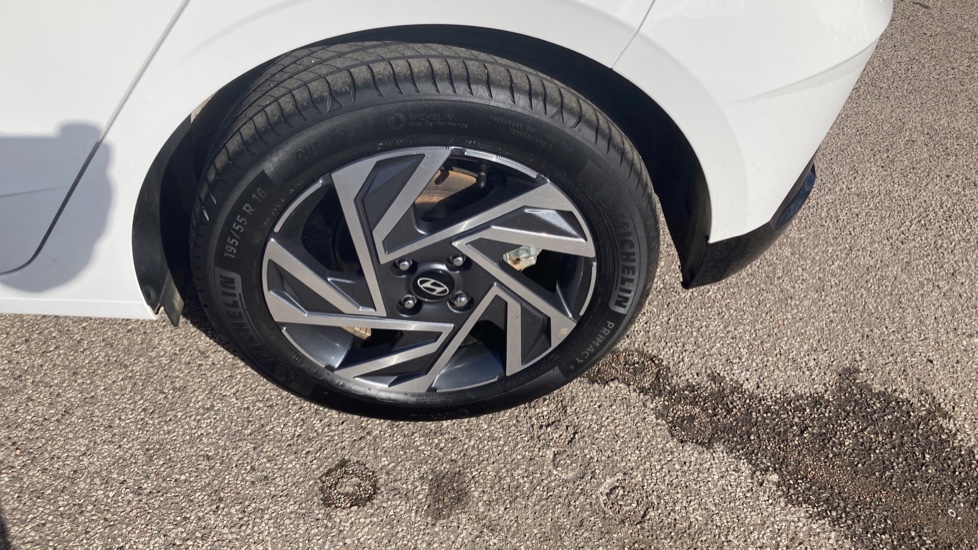 Hyundai i20 1.0T GDi Advance 5dr DCT Petrol Hatchback - Image 35