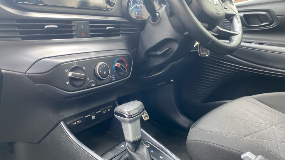 Hyundai BAYON 1.0 TGDi 48V MHEV SE Connect 5dr DCT Petrol Hatchback - Image 13