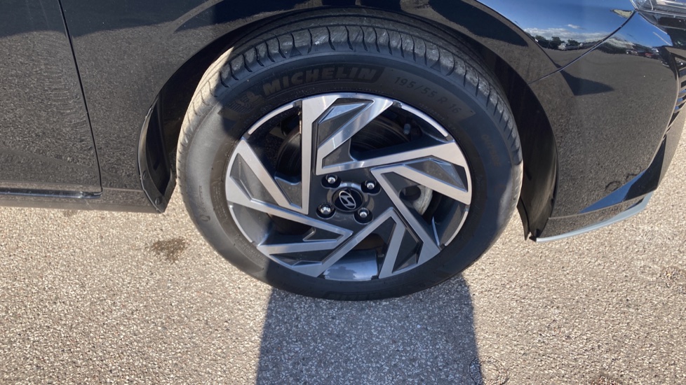 Hyundai i20 1.0T GDi Advance 5dr DCT Petrol Hatchback - Image 32