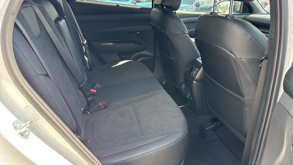 Hyundai TUCSON 1.6T Hybrid N Line 5dr Auto Hybrid Estate - Image 16