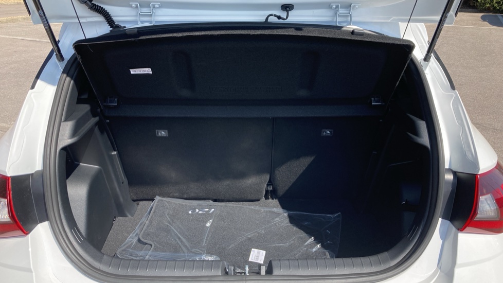 Hyundai i20 1.0T GDi 90 Black Line 5dr DCT Petrol Hatchback - Image 4