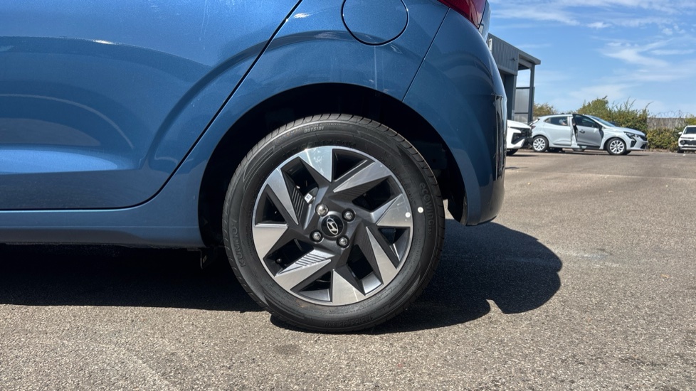 Hyundai i10 1.0 Advance 5dr Auto Petrol Hatchback - Image 7