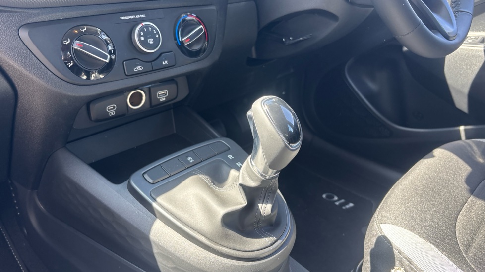 Hyundai i10 1.0 Advance 5dr Auto Petrol Hatchback - Image 13