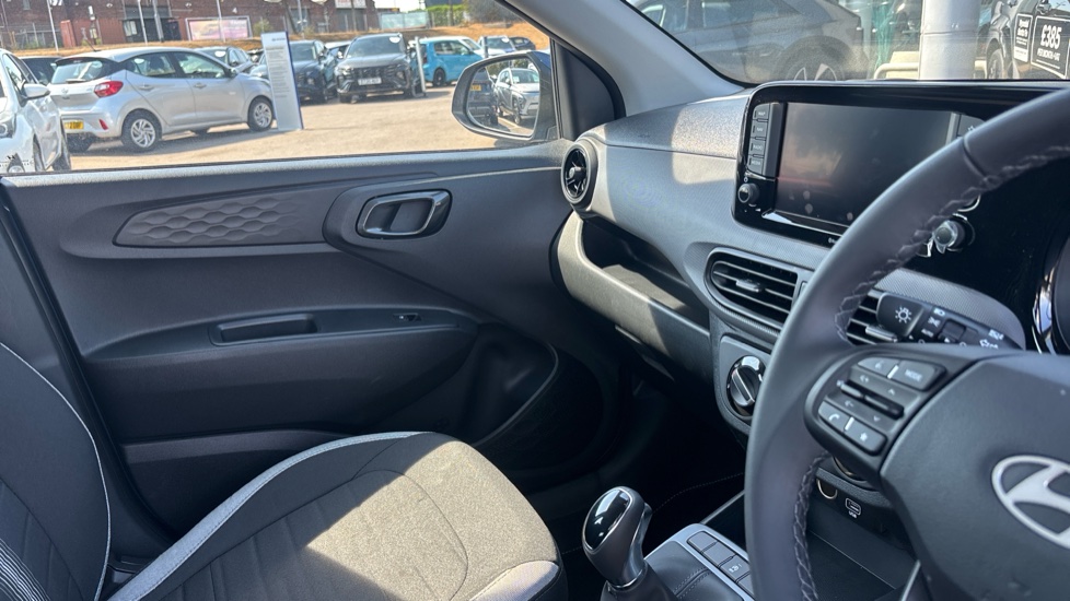 Hyundai i10 1.0 Advance 5dr Auto Petrol Hatchback - Image 14