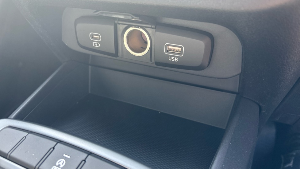 Hyundai i10 1.0 Advance 5dr Auto Petrol Hatchback - Image 28
