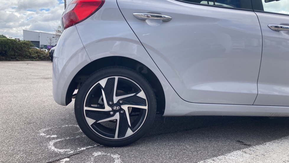 Hyundai i10 1.0 [63] Premium 5dr Auto [Nav] Petrol Hatchback - Image 7