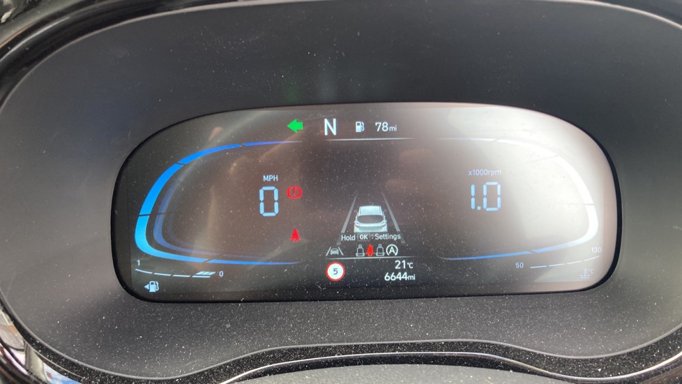 Hyundai i10 1.0 [63] Premium 5dr Auto [Nav] Petrol Hatchback - Image 18