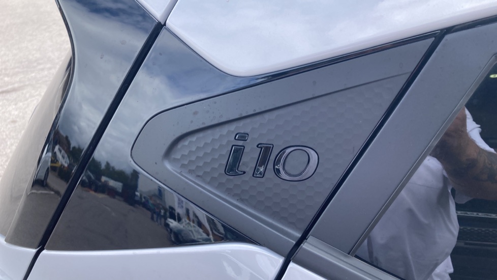 Hyundai i10 1.0 [63] Premium 5dr Auto [Nav] Petrol Hatchback - Image 30