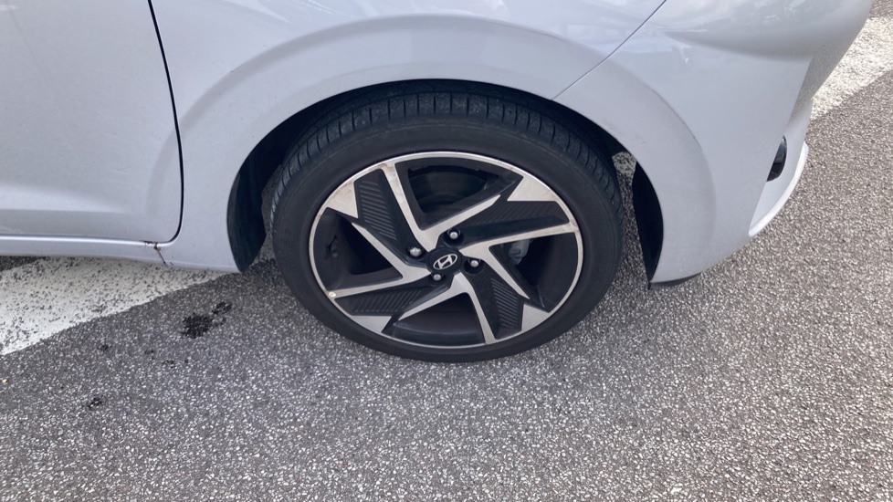 Hyundai i10 1.0 [63] Premium 5dr Auto [Nav] Petrol Hatchback - Image 31