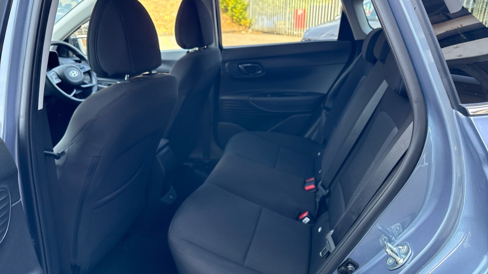 Hyundai i20 1.0T GDi Premium 5dr DCT Petrol Hatchback - Image 16