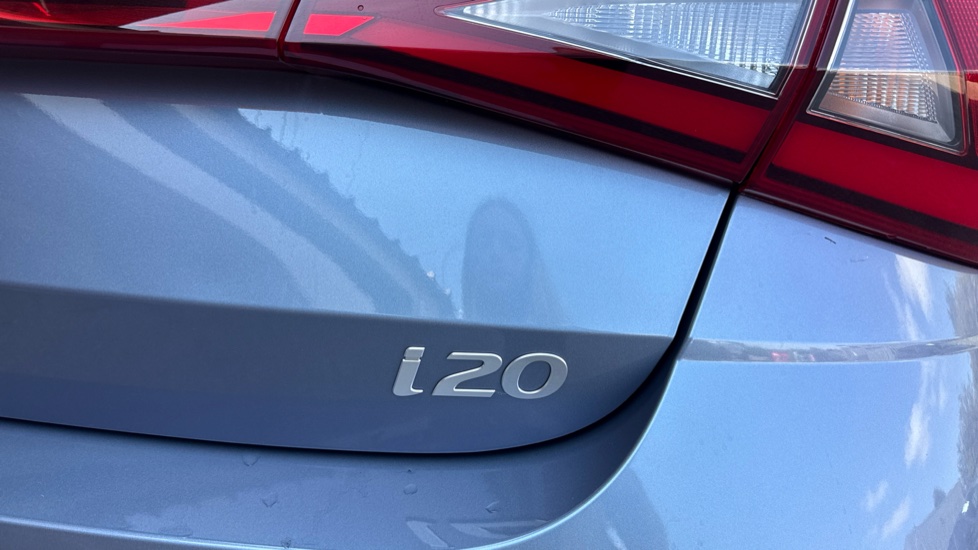 Hyundai i20 1.0T GDi Premium 5dr DCT Petrol Hatchback - Image 25