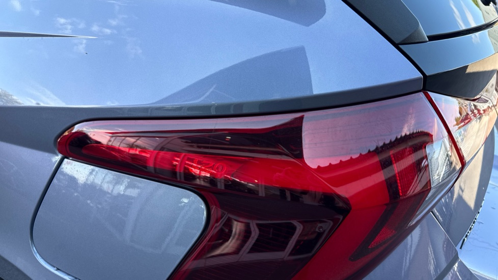Hyundai i20 1.0T GDi Premium 5dr DCT Petrol Hatchback - Image 30