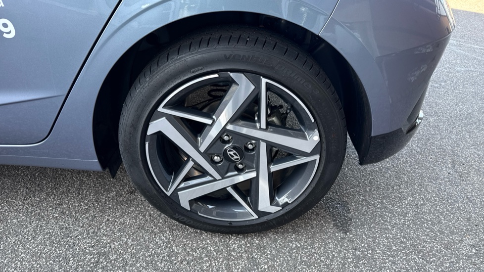 Hyundai i20 1.0T GDi Premium 5dr DCT Petrol Hatchback - Image 33