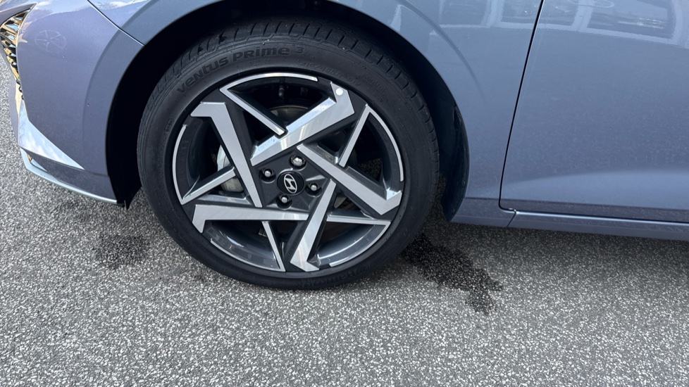 Hyundai i20 1.0T GDi Premium 5dr DCT Petrol Hatchback - Image 34