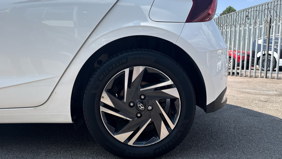 Hyundai i20 1.0T GDi 48V MHD SE Connect 5dr Petrol Hatchback - Image 7