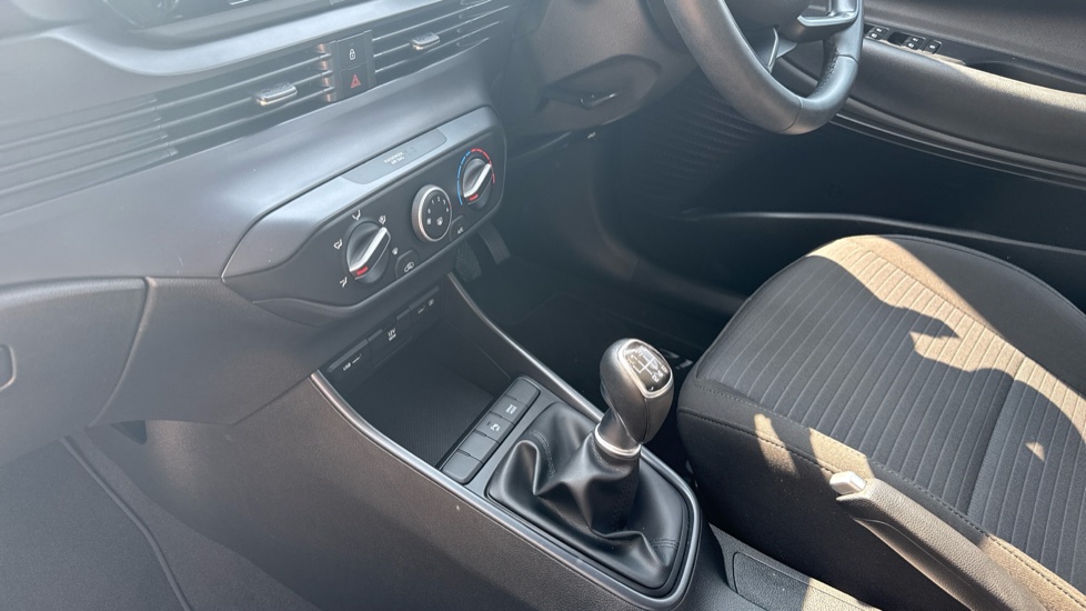Hyundai i20 1.0T GDi 48V MHD SE Connect 5dr Petrol Hatchback - Image 13