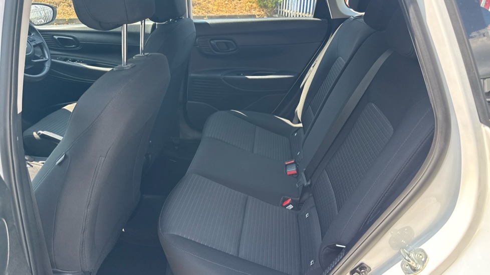 Hyundai i20 1.0T GDi 48V MHD SE Connect 5dr Petrol Hatchback - Image 16