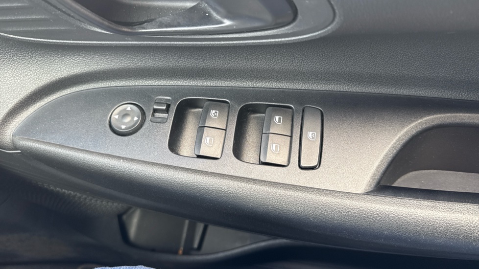 Hyundai i20 1.0T GDi Advance 5dr Petrol Hatchback - Image 39