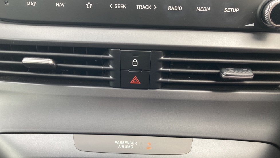 Hyundai i20 1.0T GDi Advance [Nav] 5dr Petrol Hatchback - Image 30