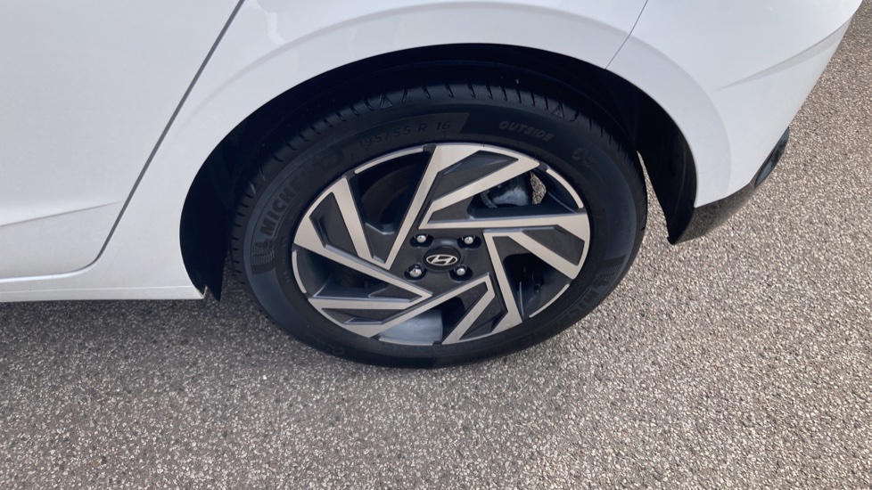 Hyundai i20 1.0T GDi Advance [Nav] 5dr Petrol Hatchback - Image 35