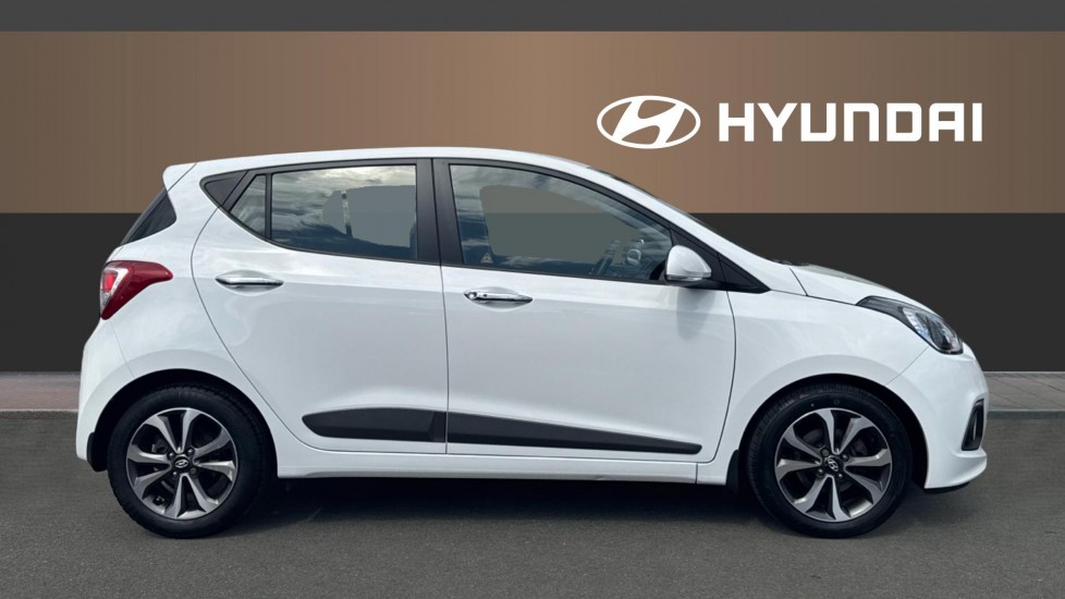 Hyundai i10 1.2 Premium SE 5dr Petrol Hatchback - Image 5