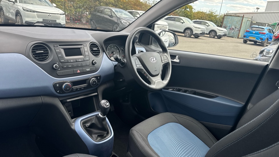 Hyundai i10 1.2 Premium SE 5dr Petrol Hatchback - Image 9