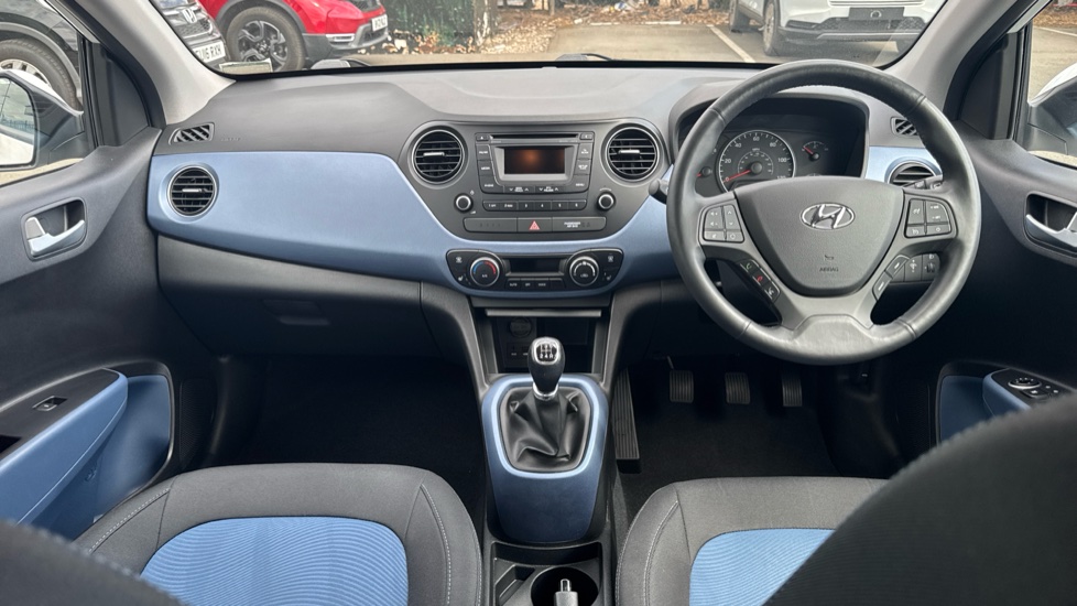 Hyundai i10 1.2 Premium SE 5dr Petrol Hatchback - Image 10