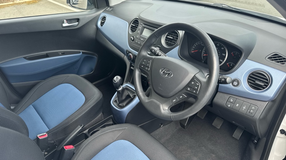 Hyundai i10 1.2 Premium SE 5dr Petrol Hatchback - Image 11