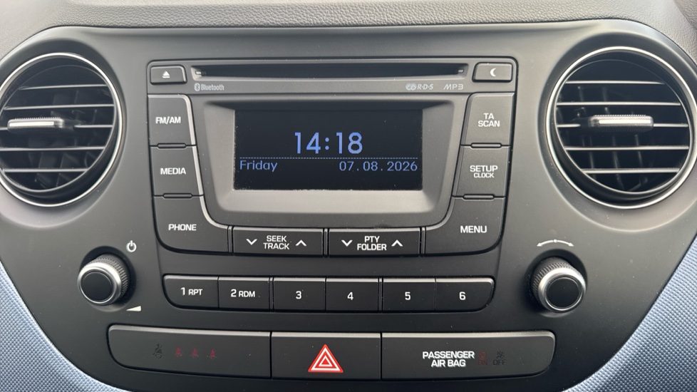 Hyundai i10 1.2 Premium SE 5dr Petrol Hatchback - Image 12