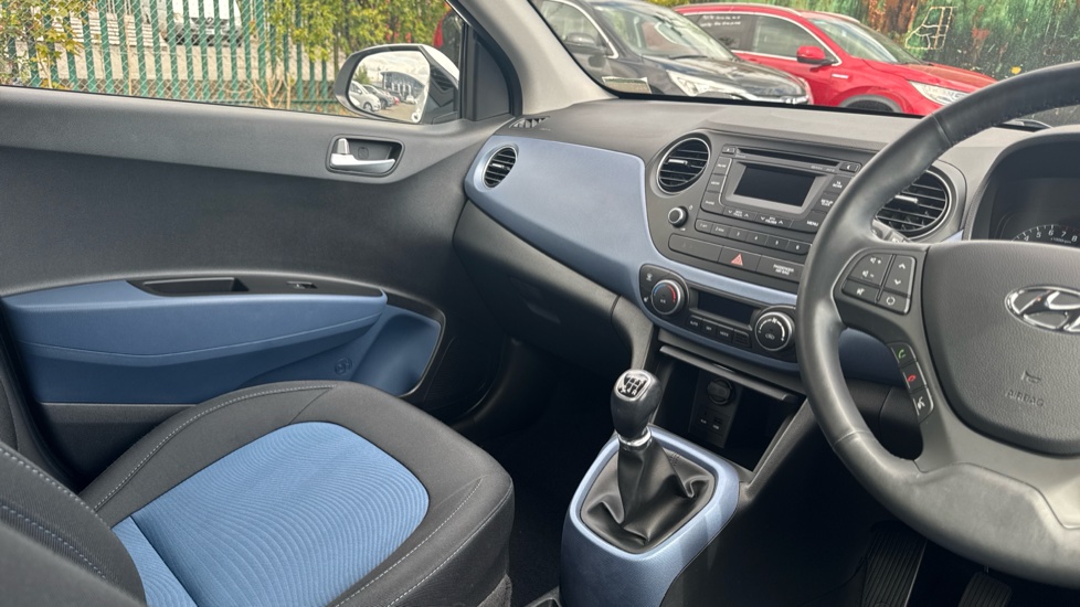 Hyundai i10 1.2 Premium SE 5dr Petrol Hatchback - Image 14