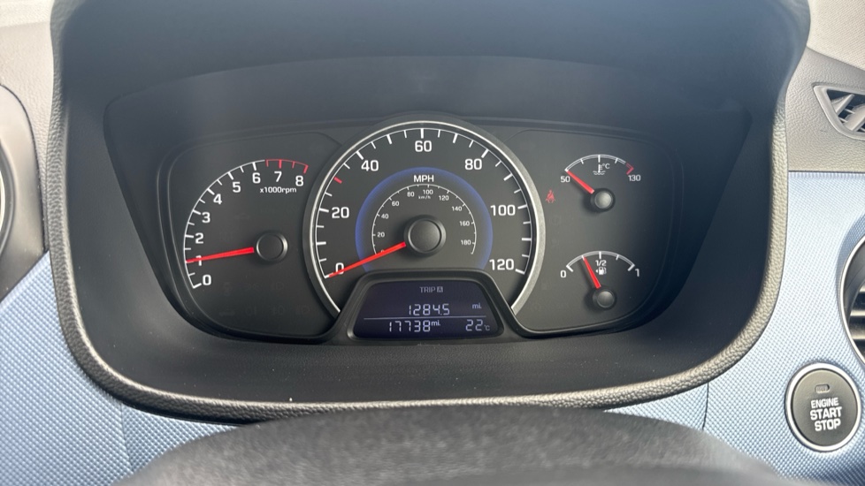 Hyundai i10 1.2 Premium SE 5dr Petrol Hatchback - Image 18