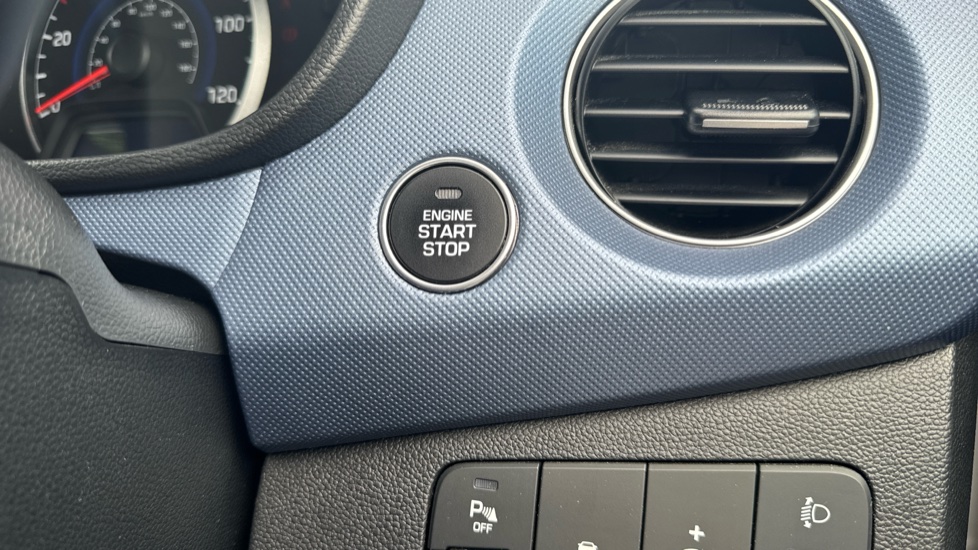 Hyundai i10 1.2 Premium SE 5dr Petrol Hatchback - Image 26