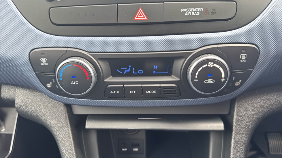 Hyundai i10 1.2 Premium SE 5dr Petrol Hatchback - Image 28