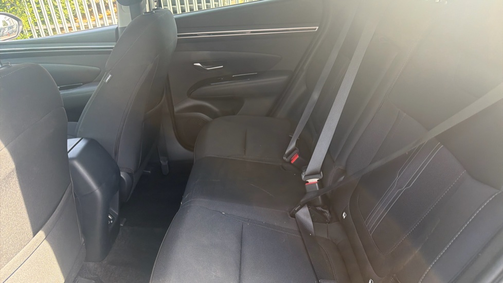 Hyundai TUCSON 1.6 TGDi Premium 5dr 2WD Petrol Estate - Image 16