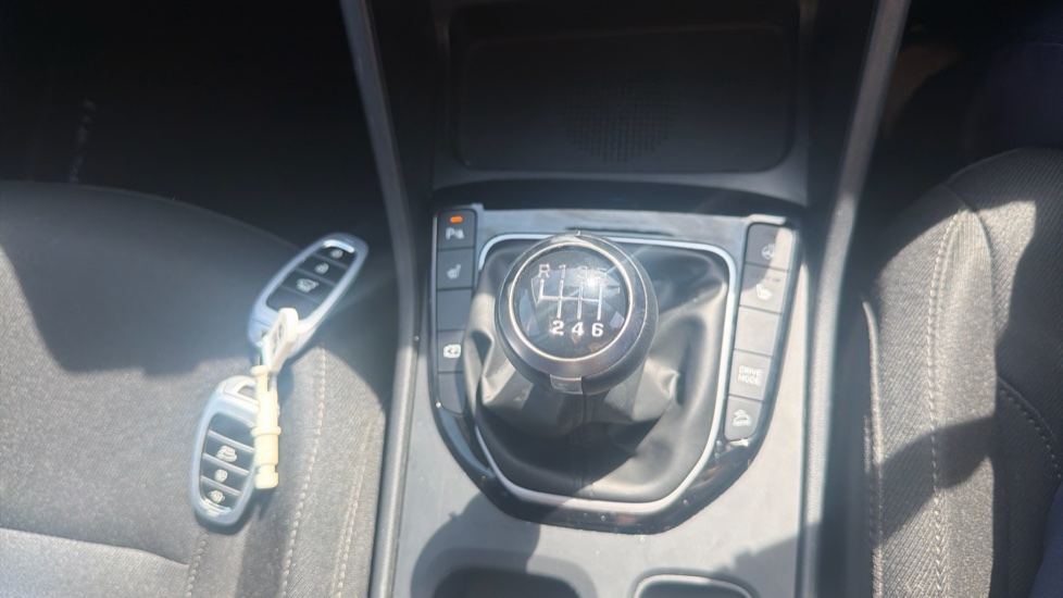 Hyundai TUCSON 1.6 TGDi Premium 5dr 2WD Petrol Estate - Image 30