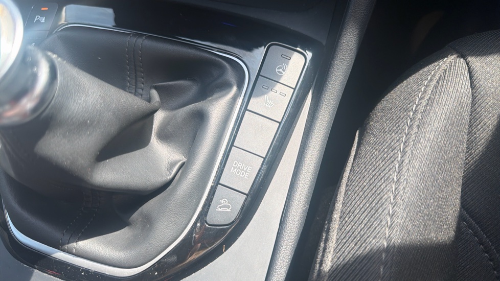 Hyundai TUCSON 1.6 TGDi Premium 5dr 2WD Petrol Estate - Image 31