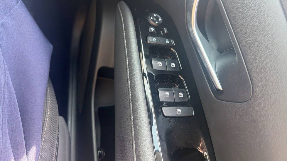 Hyundai TUCSON 1.6 TGDi Premium 5dr 2WD Petrol Estate - Image 42
