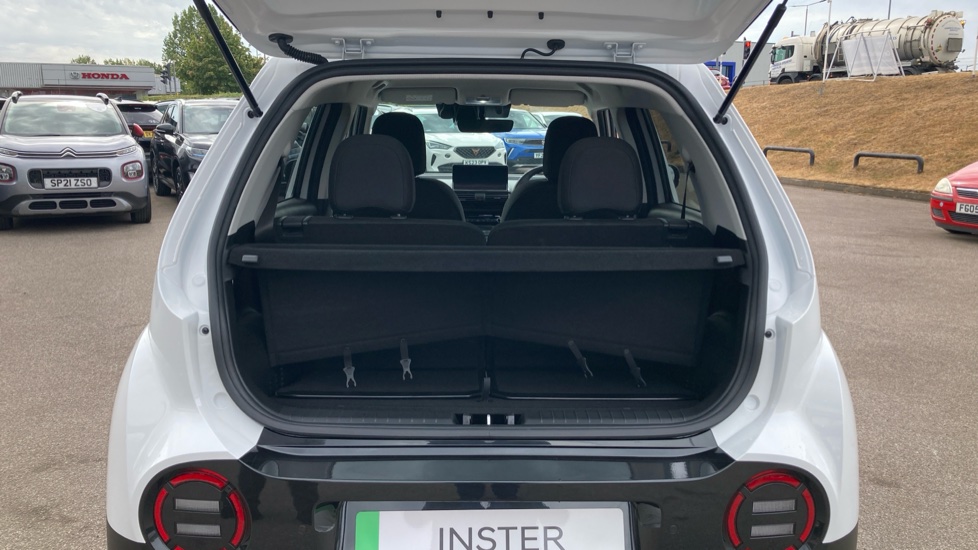 Hyundai INSTER 85kW 02 49kWh 5dr Auto Electric Hatchback - Image 4