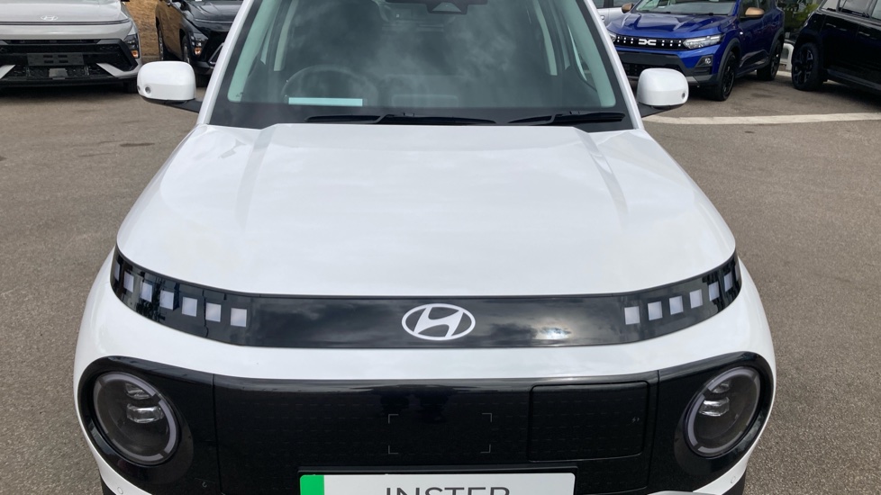 Hyundai INSTER 85kW 02 49kWh 5dr Auto Electric Hatchback - Image 8