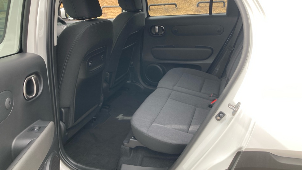 Hyundai INSTER 85kW 02 49kWh 5dr Auto Electric Hatchback - Image 16