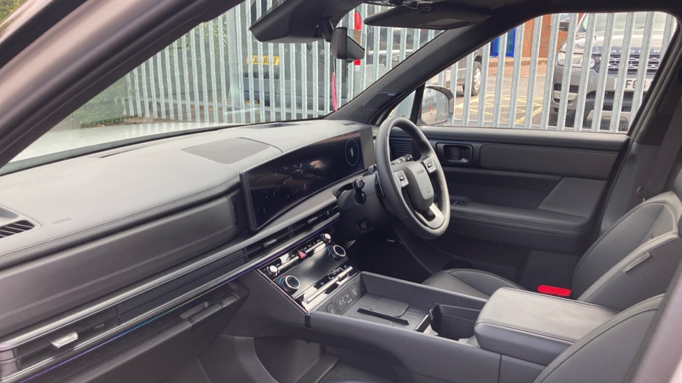 Hyundai SANTA FE 1.6 TGDi PHEV Calligraphy 5dr 4WD Auto [6 Seats] Estate - Image 9